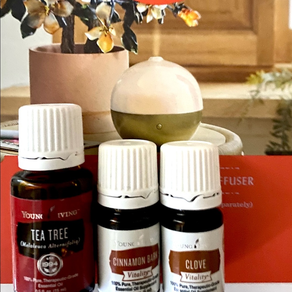 Essential Oils: Tea Tree,Cinnamon Bark,Clove & Opal Diffuser w/Light Feature